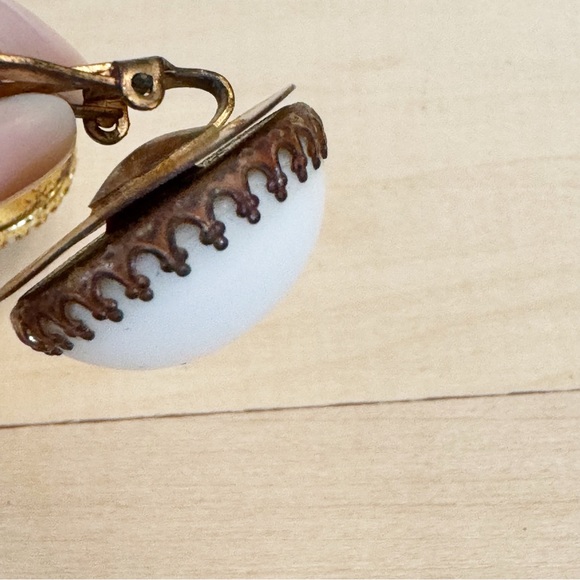 Vintage White Round Made in Germany Edge Clip On Earrings Gold Tone Setting - Picture 6 of 10